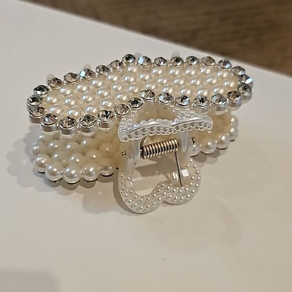 Pearl heart hair clip - Picture 2 of 6